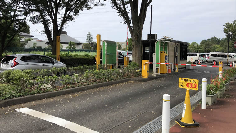 駐車場の自動精算機の画像